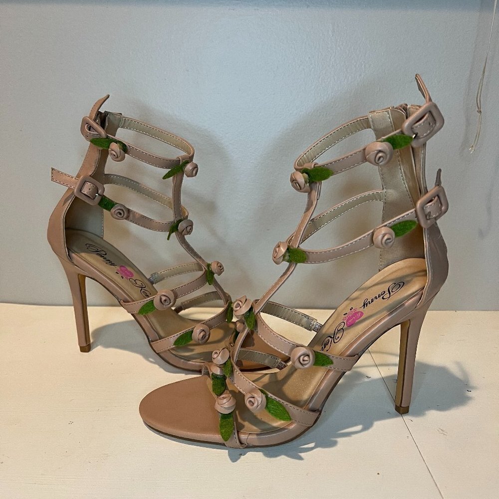 Like New Penny Loves Kenny T-Strappy rose bud design heels, Size 7.5M